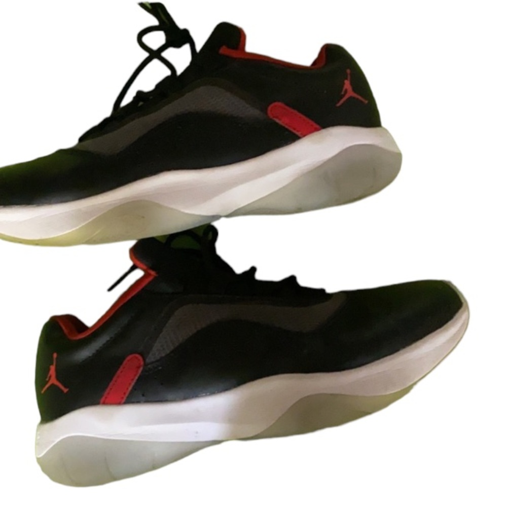Air Jordan 11 CMFT Low 'Bred' Black/White/University Red Retro Basketball Shoes